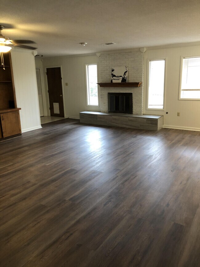 Building Photo - 4 Water Oak Dr