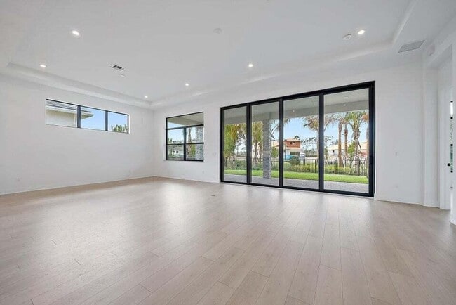 Building Photo - 13613 Le Christine Dr