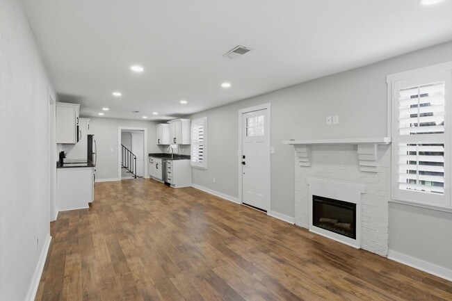 Building Photo - 613 Pearson Springs Rd