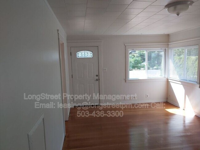 Building Photo - 2435 SE Crystal Lake Dr