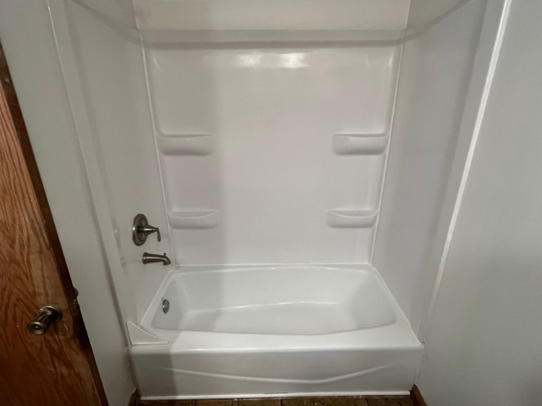 Building Photo - 11252 Robinson Dr