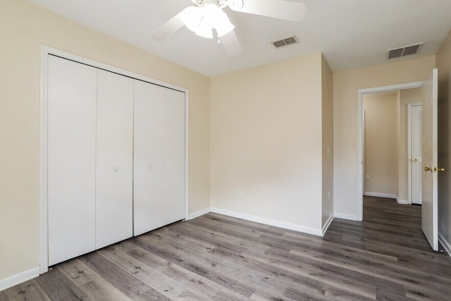 Building Photo - 12613 Wooded Bluff Ct