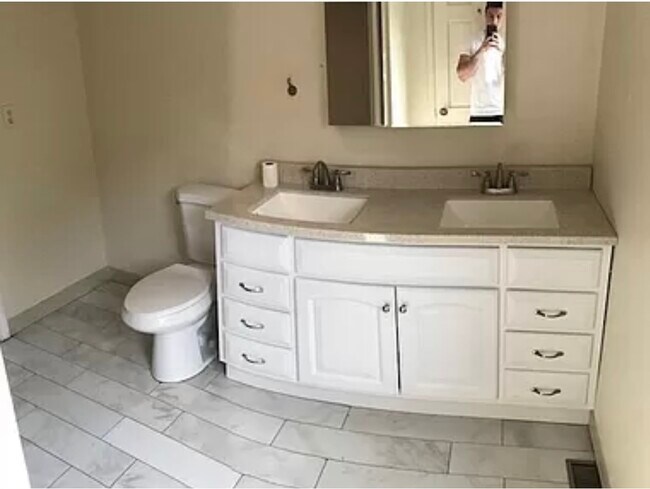 Building Photo - 116 Murray St