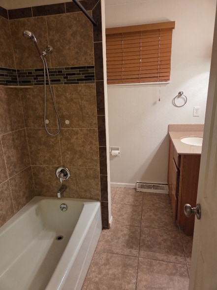 Building Photo - 1871 Shumway Ave