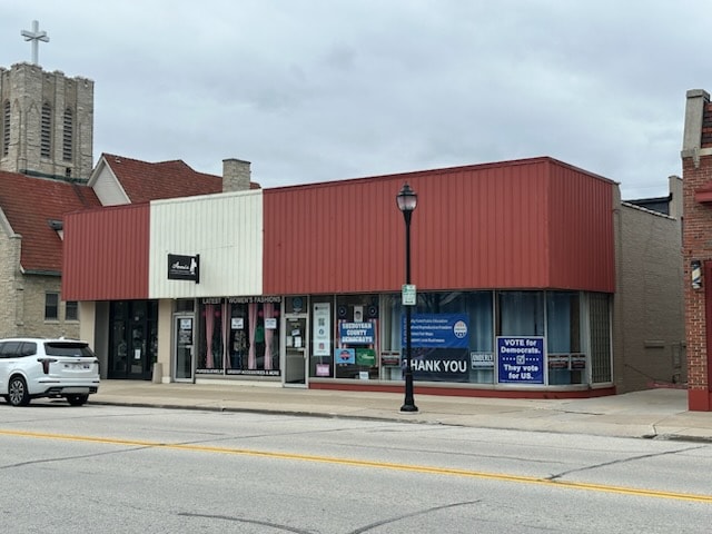 Building Photo - 818 Erie Ave
