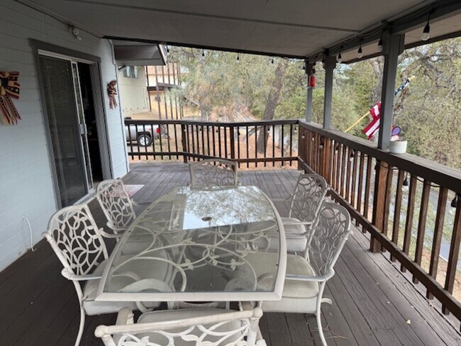 Building Photo - Cozy 3BD/2BA Furnished/Unfurnished Single-Family in Copperopolis with Lake Views!