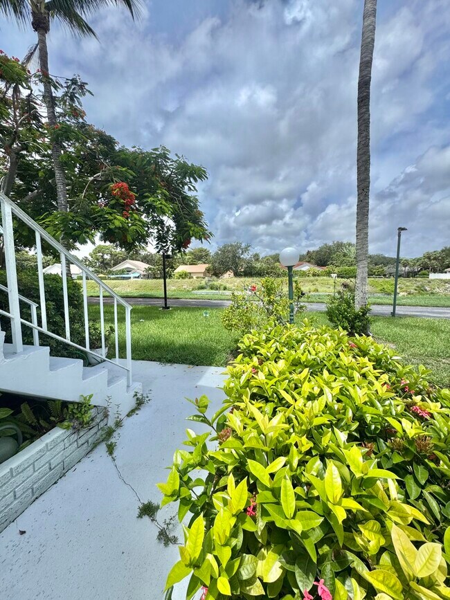 Building Photo - 2660 SW 22nd Ave