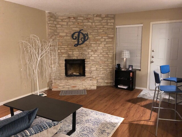 Building Photo - "Cozy Living at 301 Algerita: Charming 2-B...