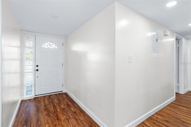 Building Photo - 516 Baxter St