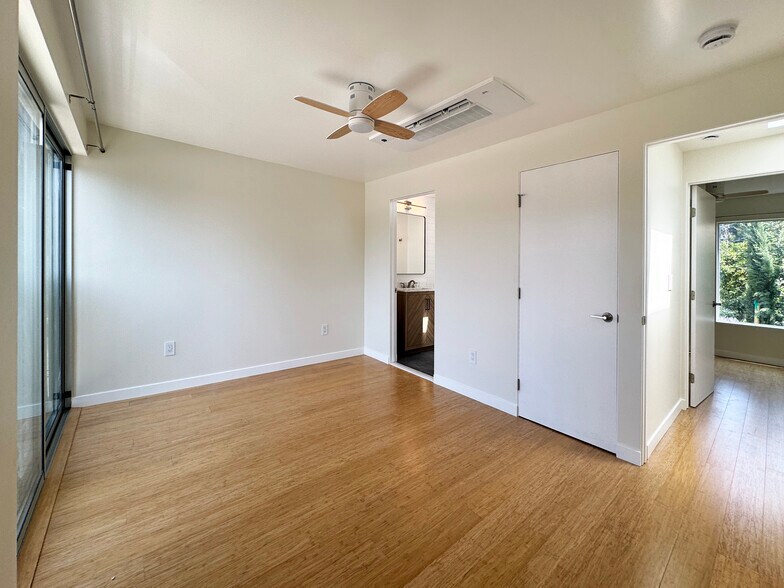 Building Photo - 5644 Aldama St