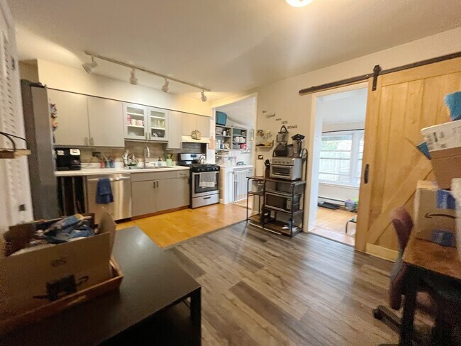 Building Photo - 2950 Des Plaines Ave