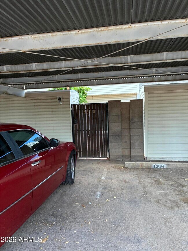 Building Photo - 6618 S Palm Dr