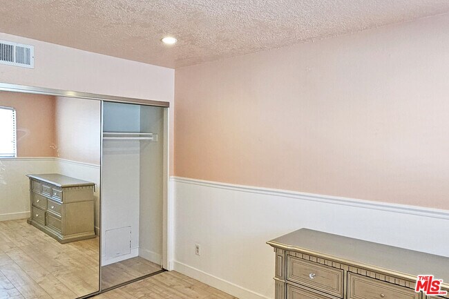 Building Photo - 18130 Oxnard St