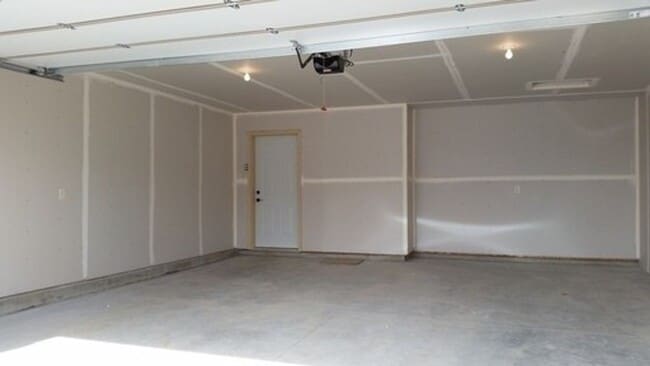 Building Photo - 110 Tanner Ct