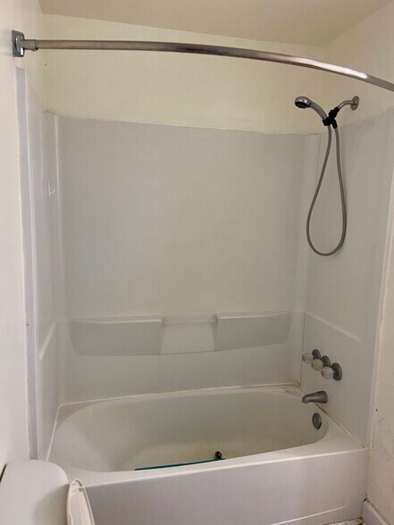Bath with tub/shower - 107 Jackson St