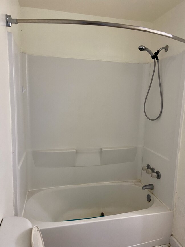 Bath with tub/shower - 107 Jackson St