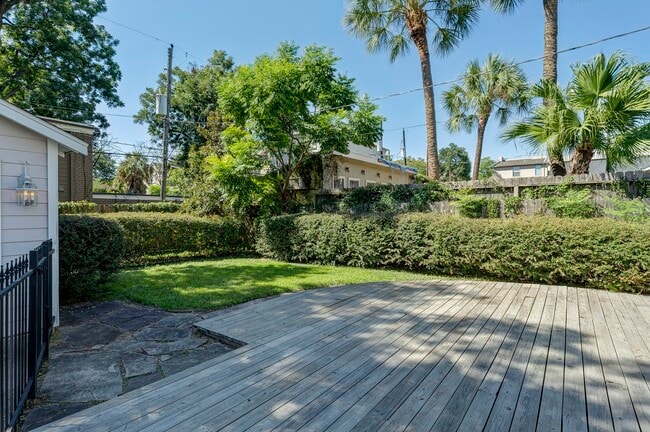 Building Photo - 1403 Bonnie Brae St