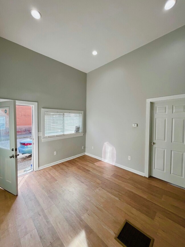 Building Photo - 1518 Howard St