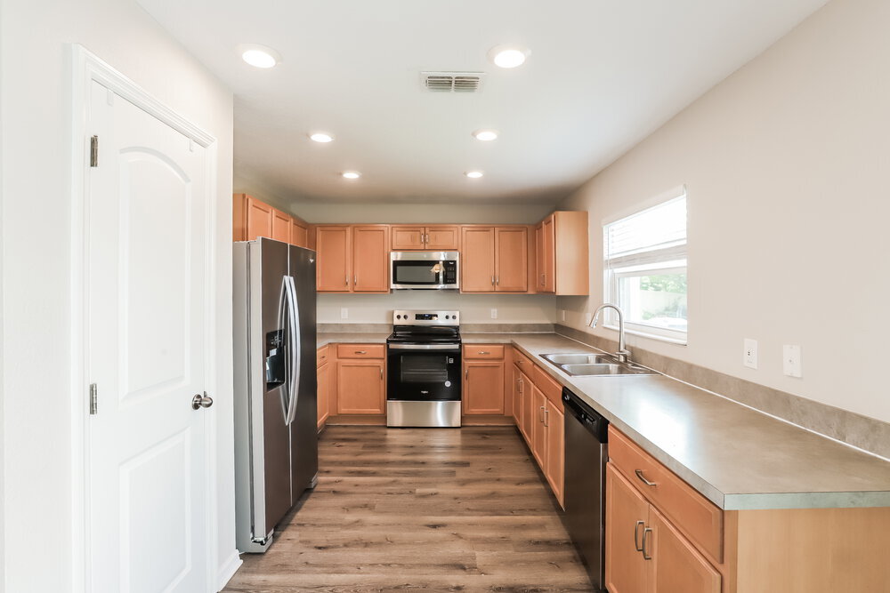 Building Photo - 10716 Southern Forest Dr