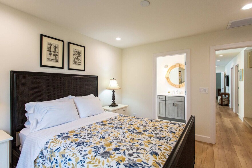 Building Photo - 588 111th Ave N