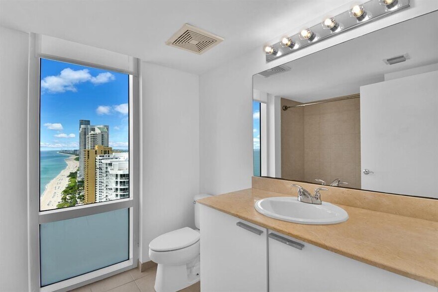 Building Photo - 16699 Collins Ave