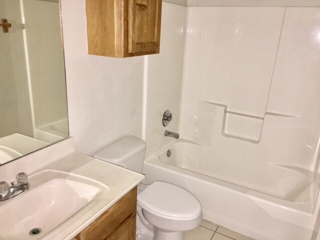 Building Photo - 1604 E Quail St