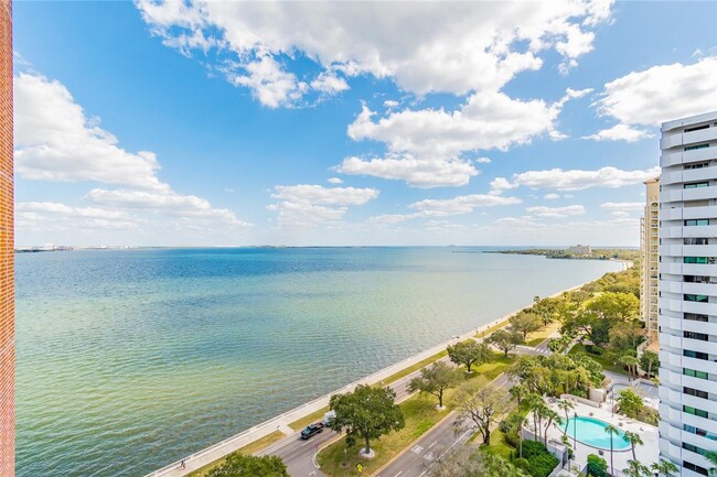 Building Photo - Spectacular Bayshore Views