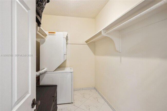 Building Photo - 3505 S Ocean Dr