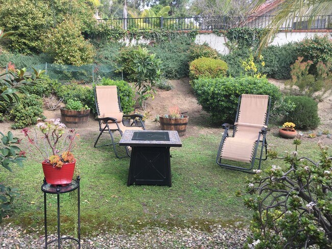 Building Photo - Beautifully Furnished Home For 8 Months in Shadowridge/Vista