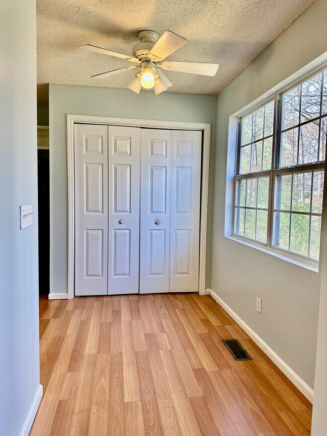 Building Photo - Dallas Rental-Ready for Immediate Occupancy!!