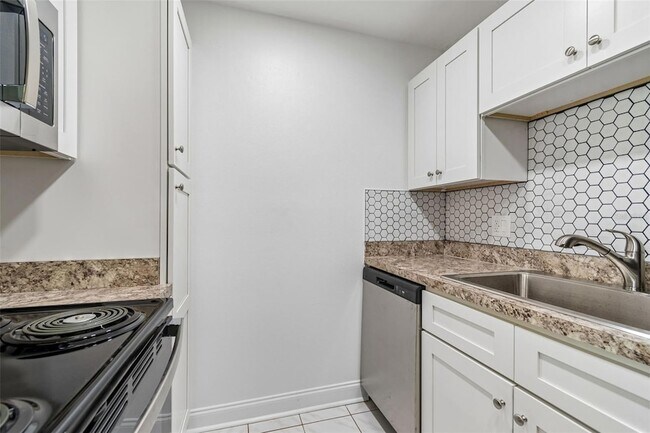 Building Photo - 237 S McMullen Booth Rd