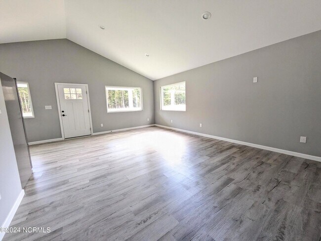 Building Photo - 120 Long Pond