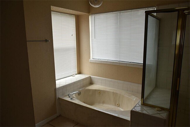 Building Photo - 4718 Sunshine Dr
