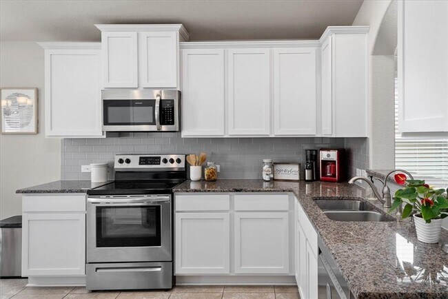 Building Photo - 3 Bedroom, 2 Bath, Single Story Home in Highland Park