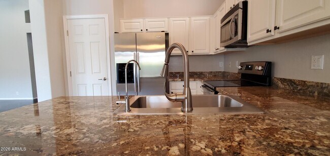 Building Photo - 4117 W Menadota Dr