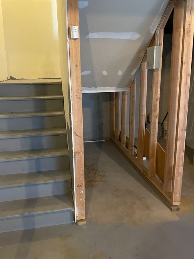 Building Photo - Townhome -2 bed 2.5 bath + bonus area