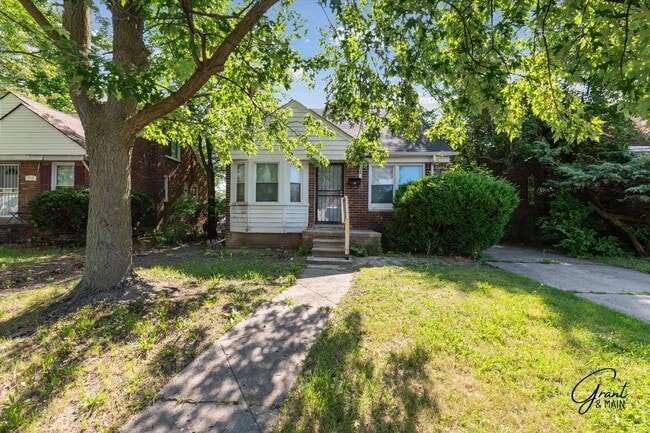 Primary Photo - $1200 3 bedroom bungalow