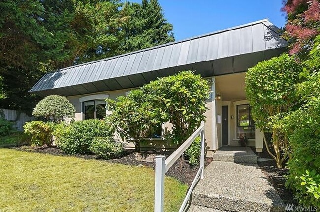 Private entry with a front yard - 1605 102nd Pl NE