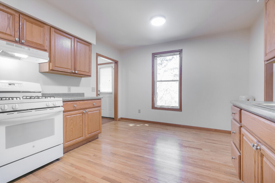 Building Photo - 419 W Doty St