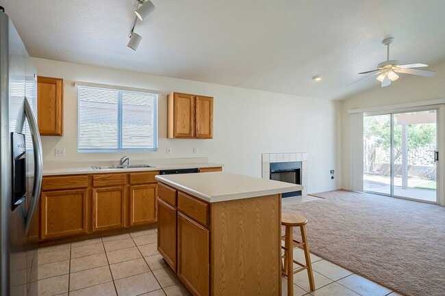 Building Photo - Warm Desert Living in La Cholla Ridge – 3 Bedroom Tucson Retreat