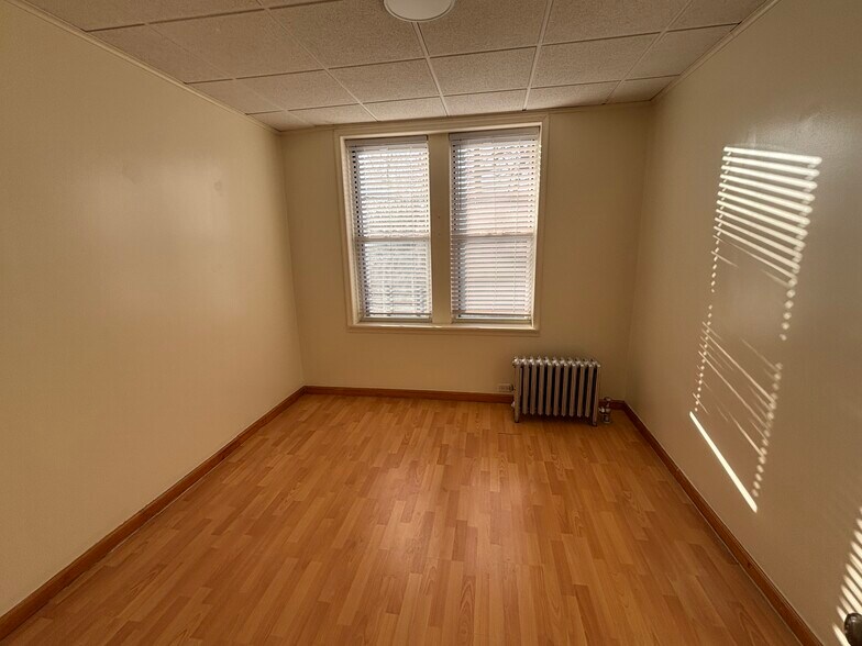 Bed 3 - 2333 E 24th St