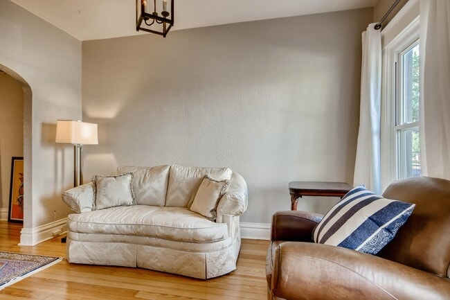 Building Photo - Cute Home In Fantastic Berkeley Location