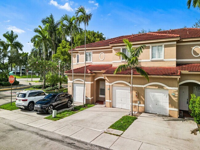 Building Photo - 7923 N Southwood Cir