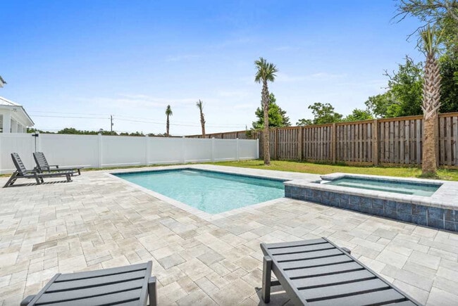 Building Photo - 322 E Lakeshore Dr