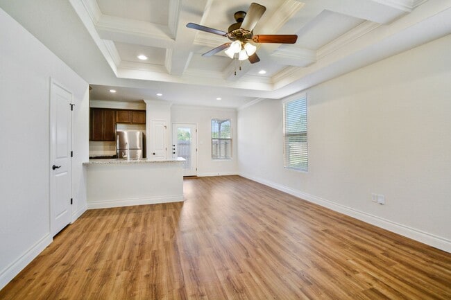 Building Photo - **2 Weeks Free!** Beautiful 3 Bedroom Duplex in New Braunfels – Modern Finishes & Great Layout!