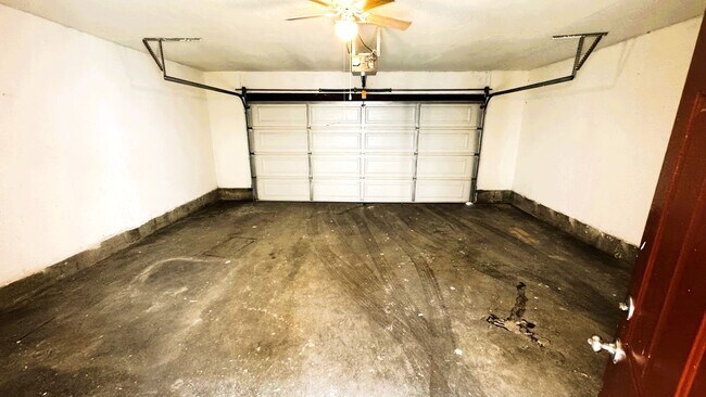 Building Photo - Newly Renovated Spacious 3-Bedroom Townhom...