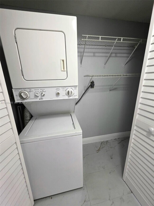 Building Photo - 8290 Lake Dr