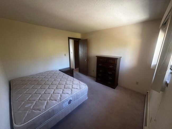 Building Photo - 2 bed plus large loft! All utilities inclu...