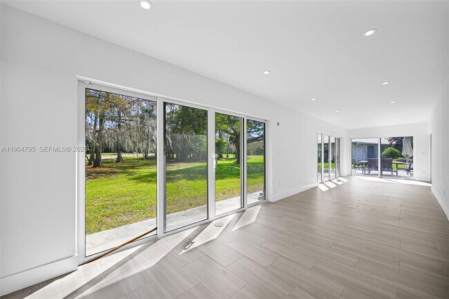 Building Photo - 820 E Cypress Ln