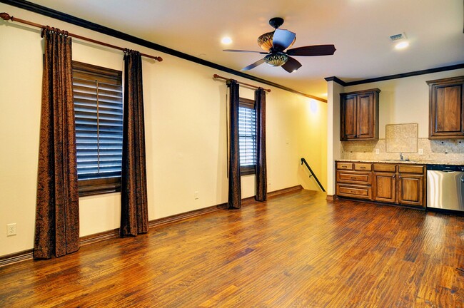 Building Photo - 3407 Penticost St